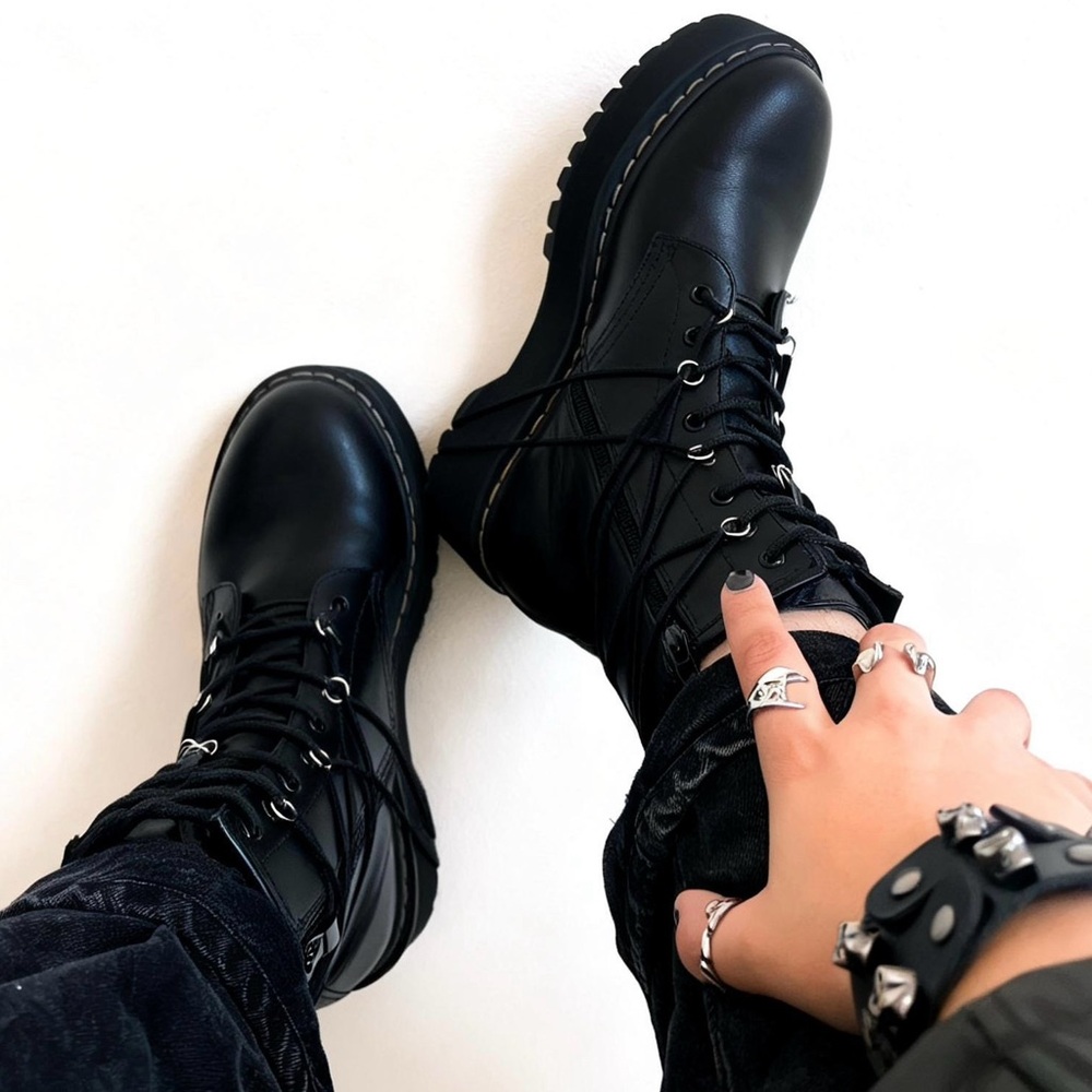 Steve Madden Black Combat Boots costumed 1 of 1 piece - Picture 3 of 3